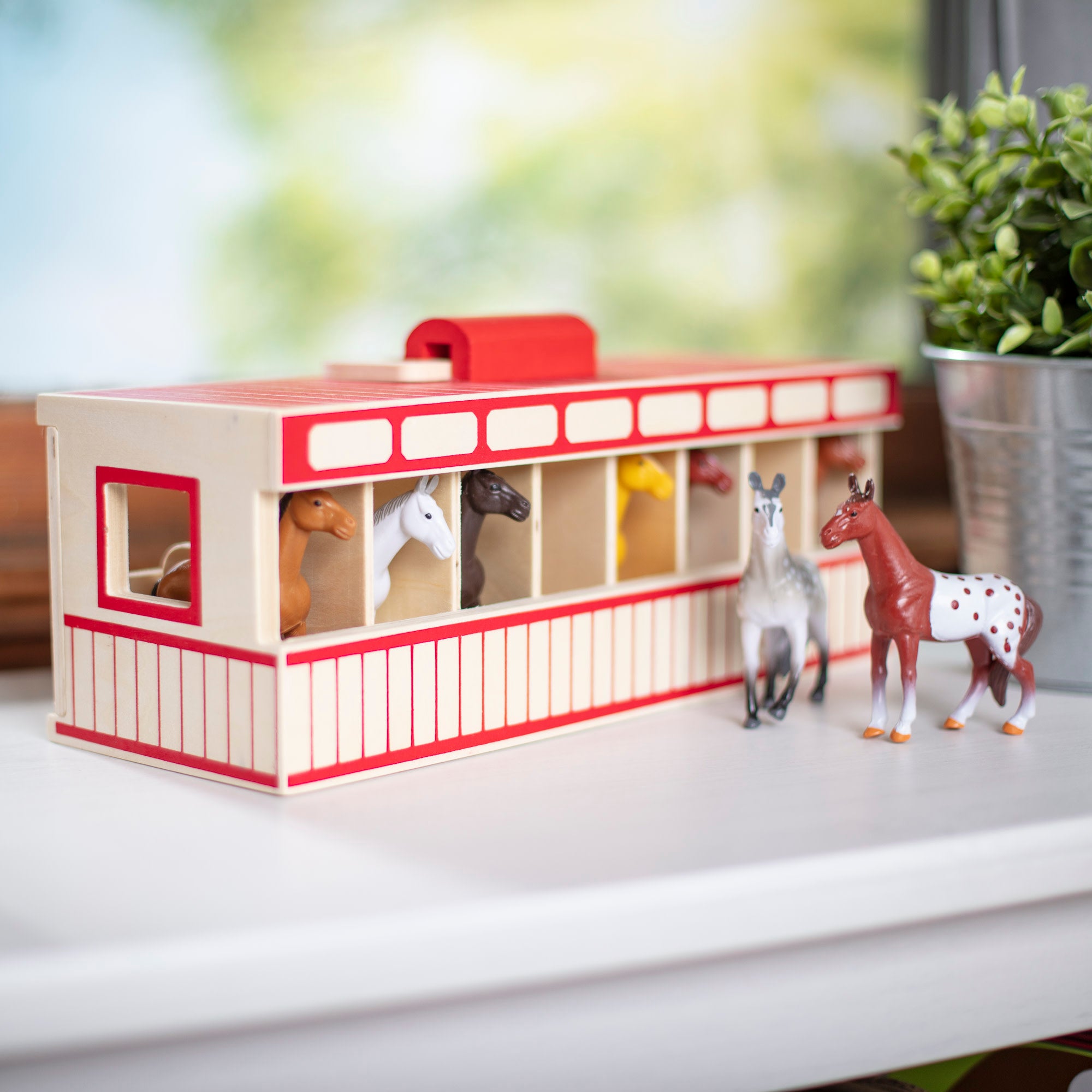 Take-Along Show-Horse Stable - Image 9